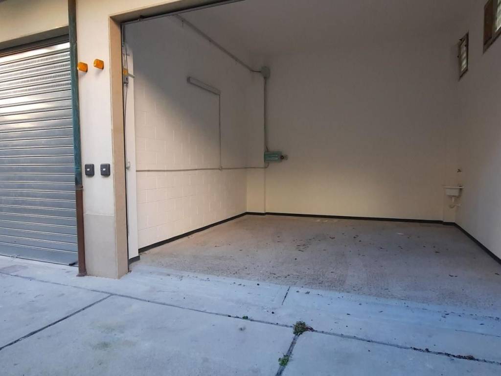 Box / garage a Loano in Via Aurelia, 384 - Foto 3