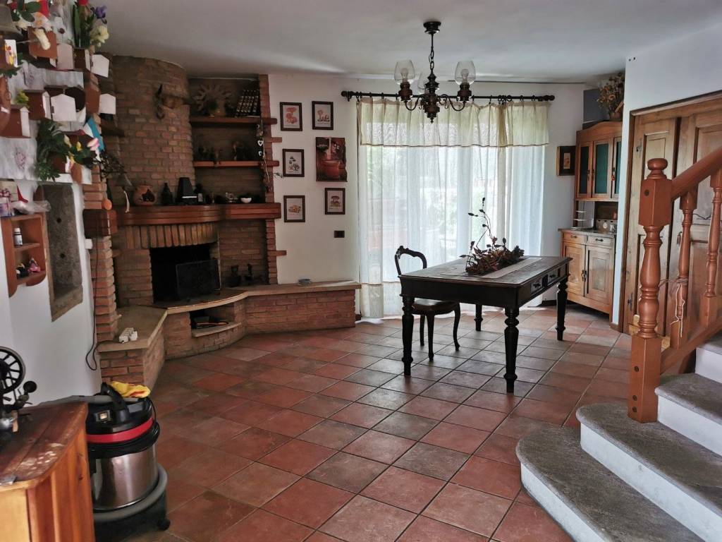 Villa a Bisuschio in Piazza della Chiesa, 2 - Foto 2