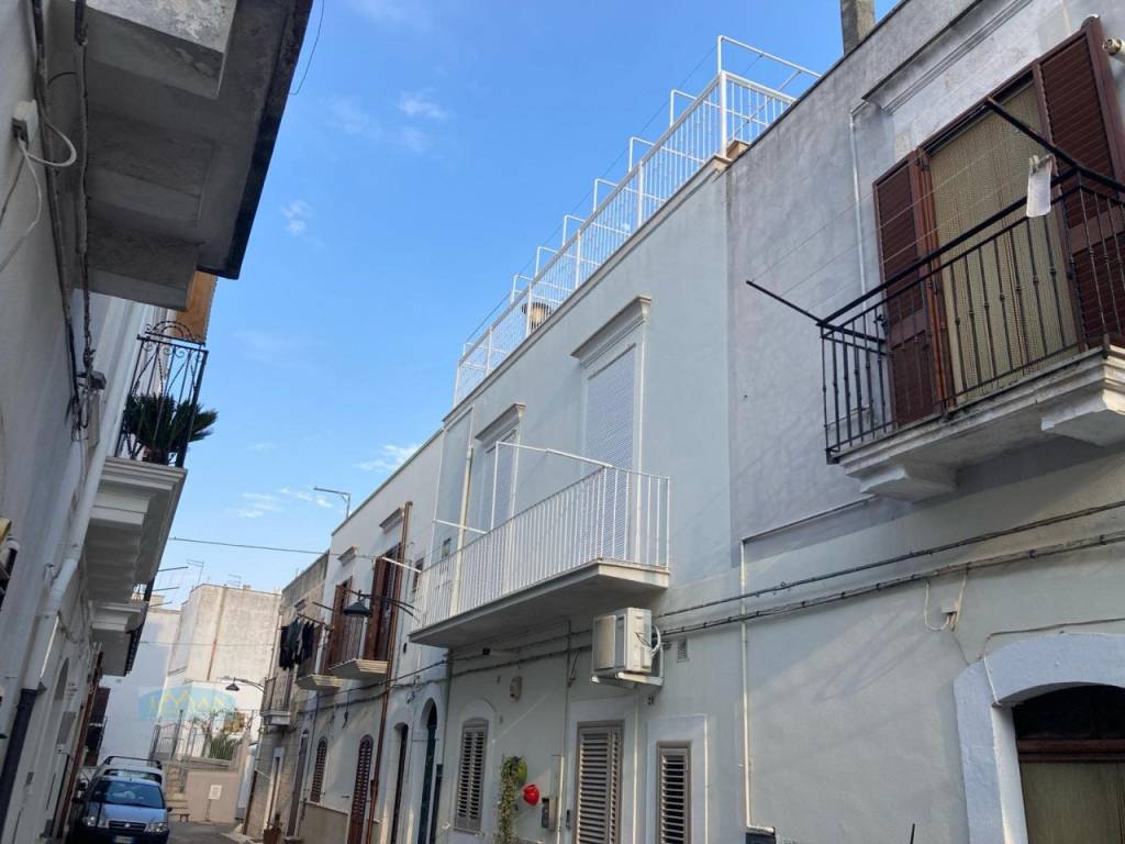 Casa indipendente a Ceglie messapica in Via Leonardo Leo - Foto 2