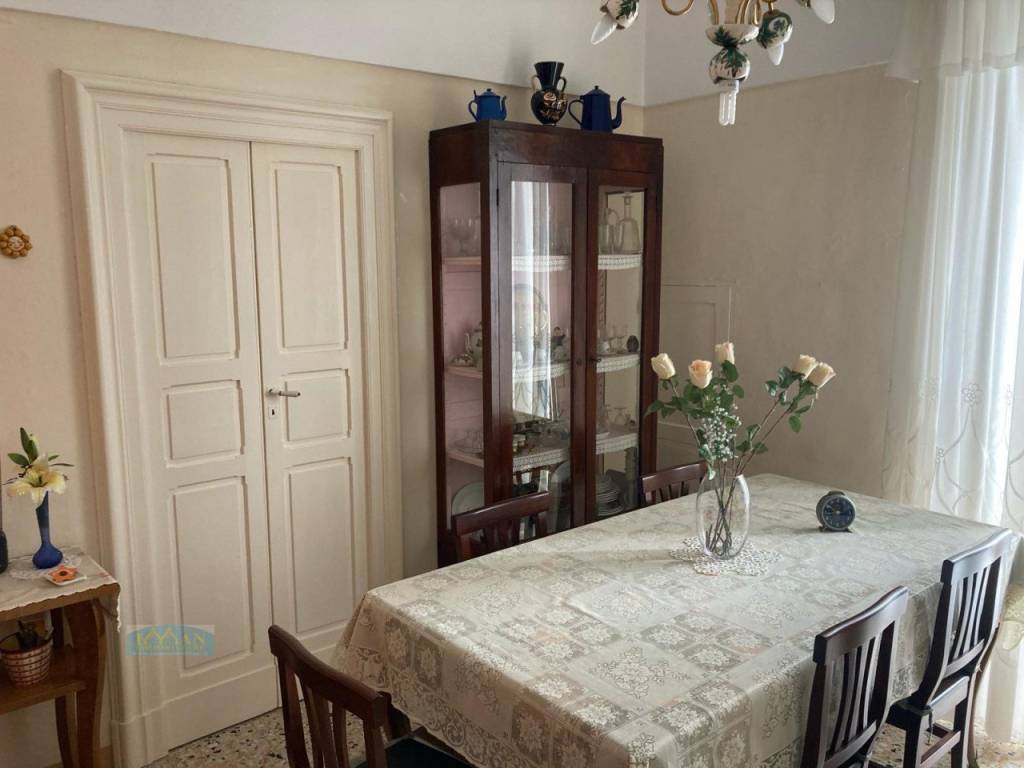 Casa indipendente a Ceglie messapica in Via Leonardo Leo - Foto 5