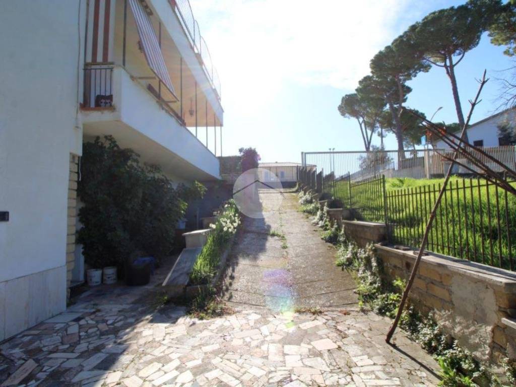 Villa a Fara in sabina in Via Farense, 365 - Foto 5