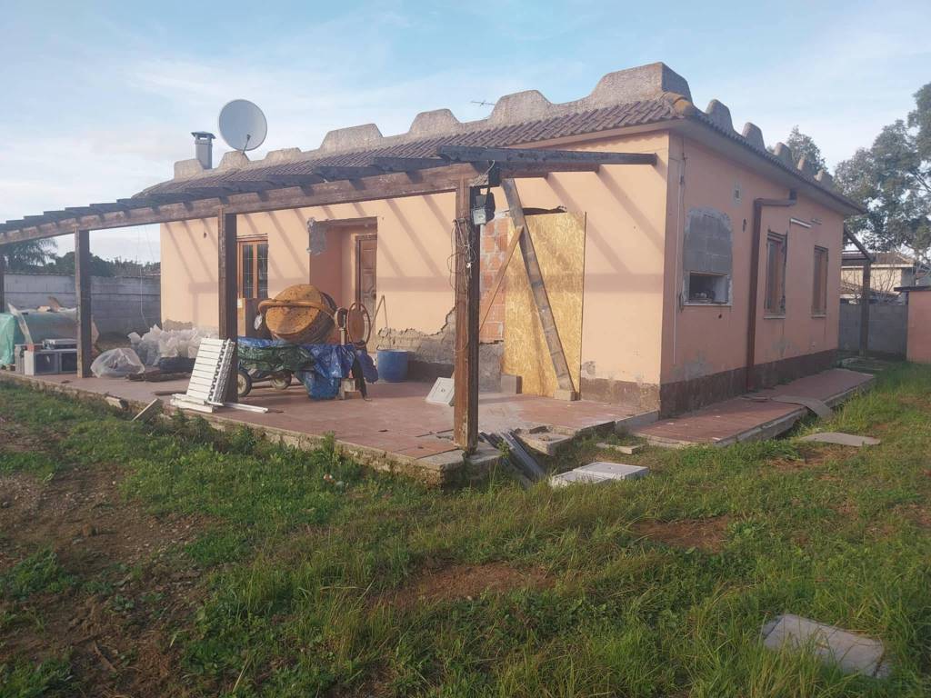 Villa a Aprilia in Via Lampione - Foto 2