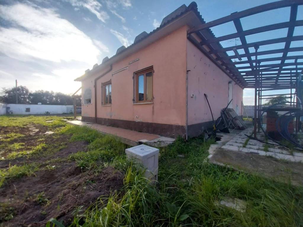 Villa a Aprilia in Via Lampione - Foto 3
