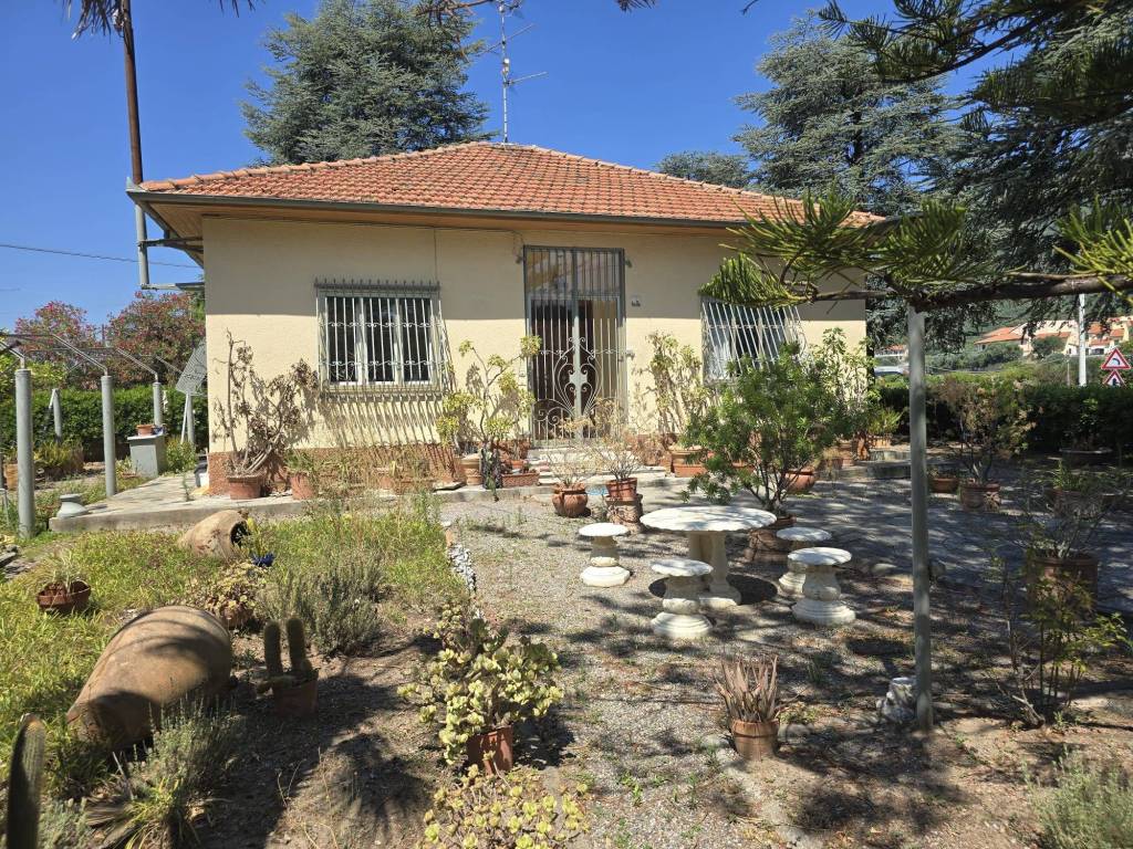 Villa a Albenga in Regione Oliveto Terraconiglio - Foto 2