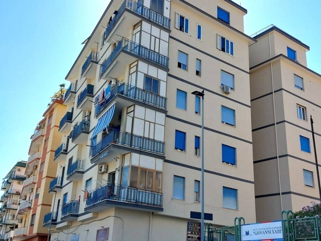 Appartamento a Salerno in Via Enrico Moscati, 5 - Foto 2