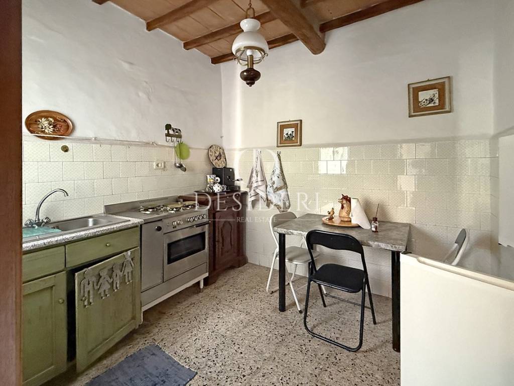 Appartamento a Castel del piano in Piazza del Pozzo ,1 - Foto 2