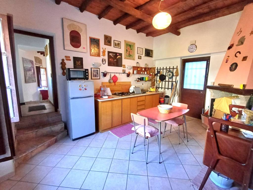Appartamento a Caprarola in Località Castagneti di Santa Teresa - Foto 2