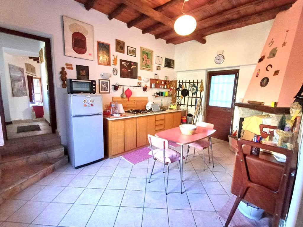 Appartamento a Caprarola in Località Castagneti di Santa Teresa - Foto 4
