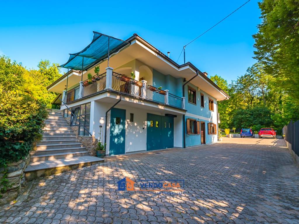 Villa a Bernezzo in Via Sant'Anna, 10 - Foto 2