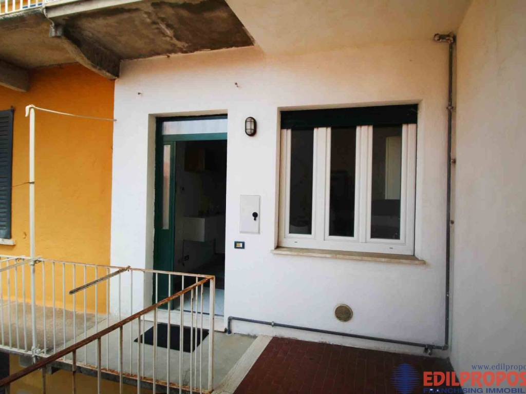 Appartamento a Rovellasca in VIA MONTE GRAPPA - Foto 2