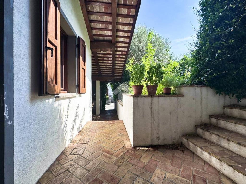 Villa a Moruzzo in Str. dei Prati, 15 - Foto 2