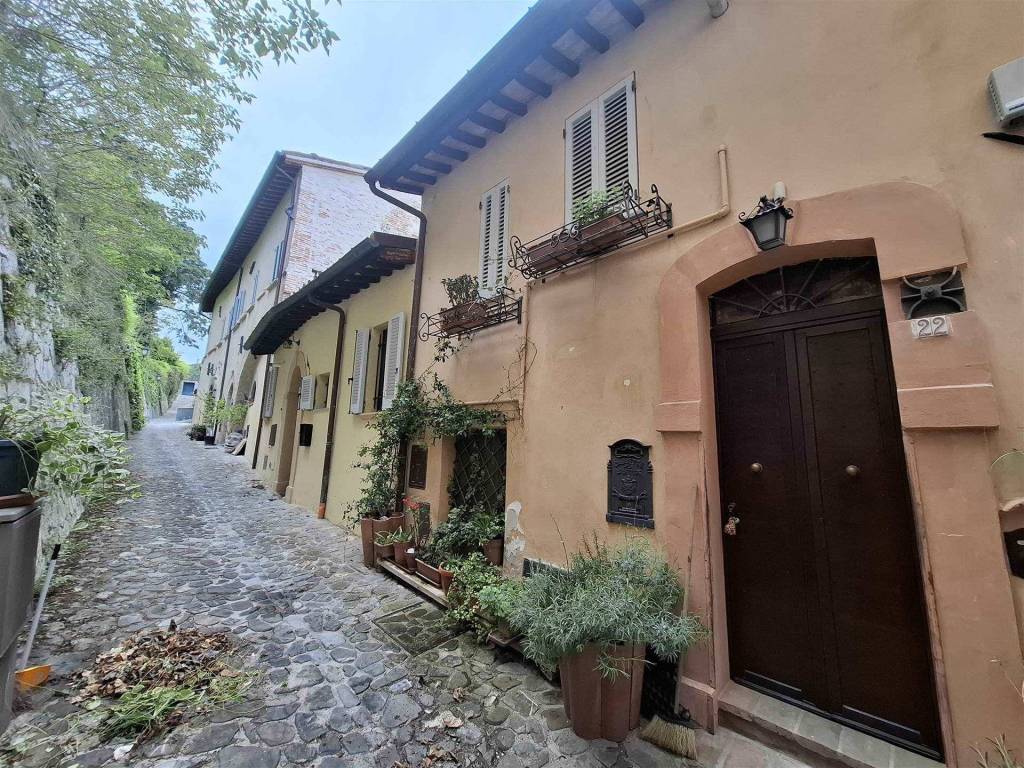 Appartamento a Nocera umbra in Via Renato Lucari, 22 - Foto 3
