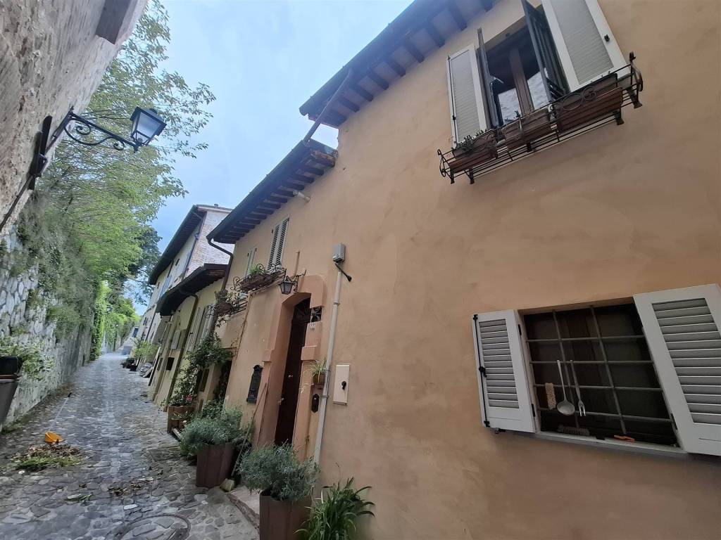Appartamento a Nocera umbra in Via Renato Lucari, 22 - Foto 4