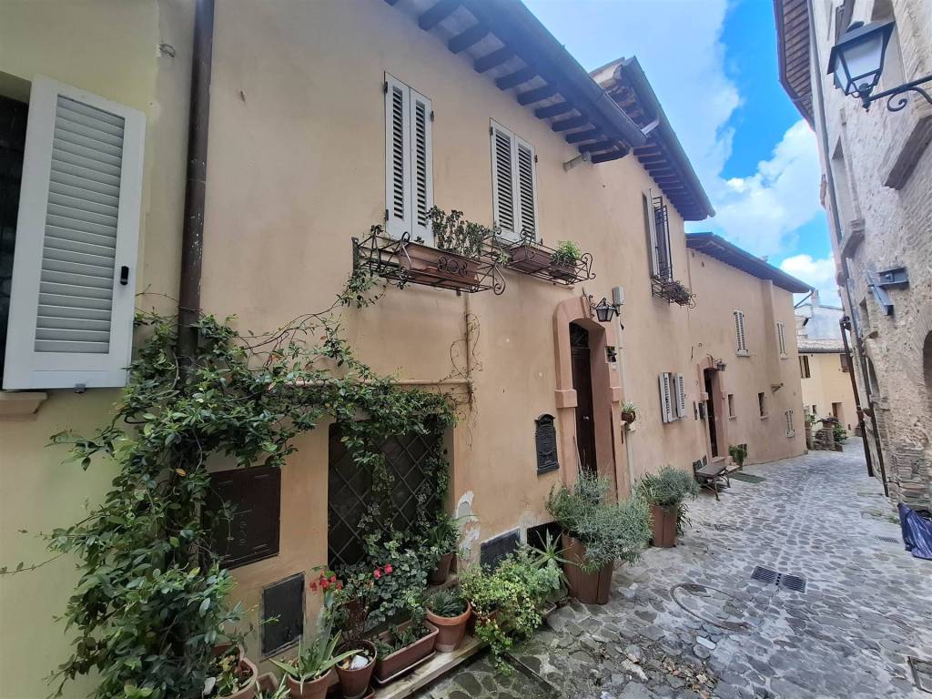 Appartamento a Nocera umbra in Via Renato Lucari, 22 - Foto 5