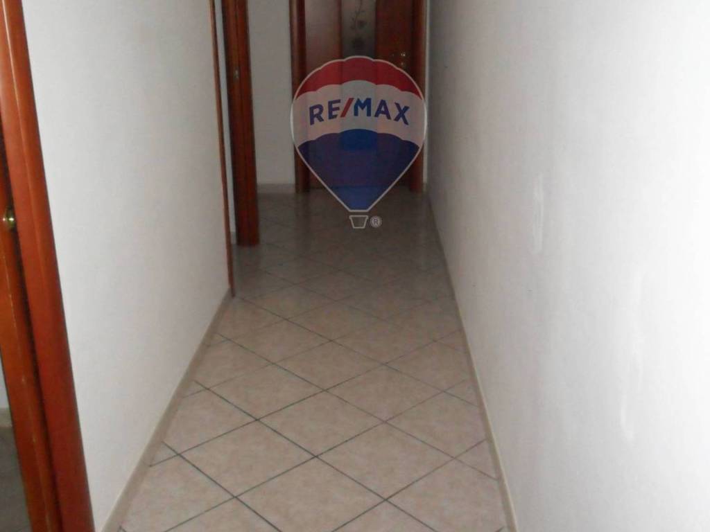 Appartamento a Caltanissetta in Via Napoleone Colajanni, 9 - Foto 4