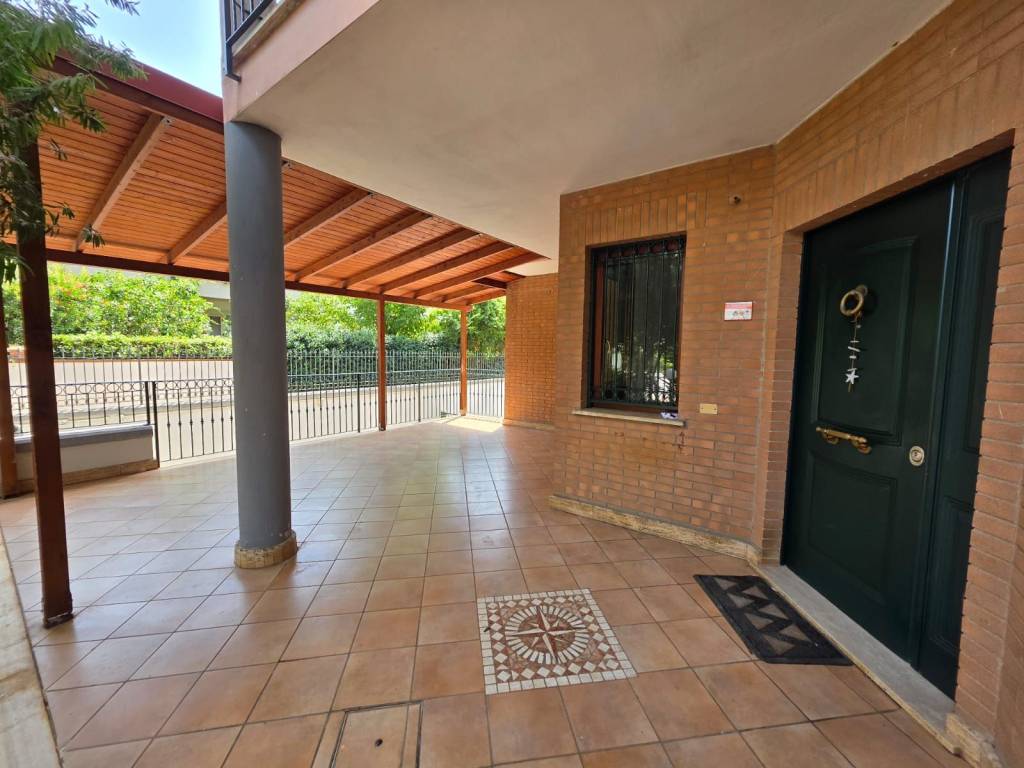 Villa a Latina in Via Guido d'Arezzo, 45 - Foto 3