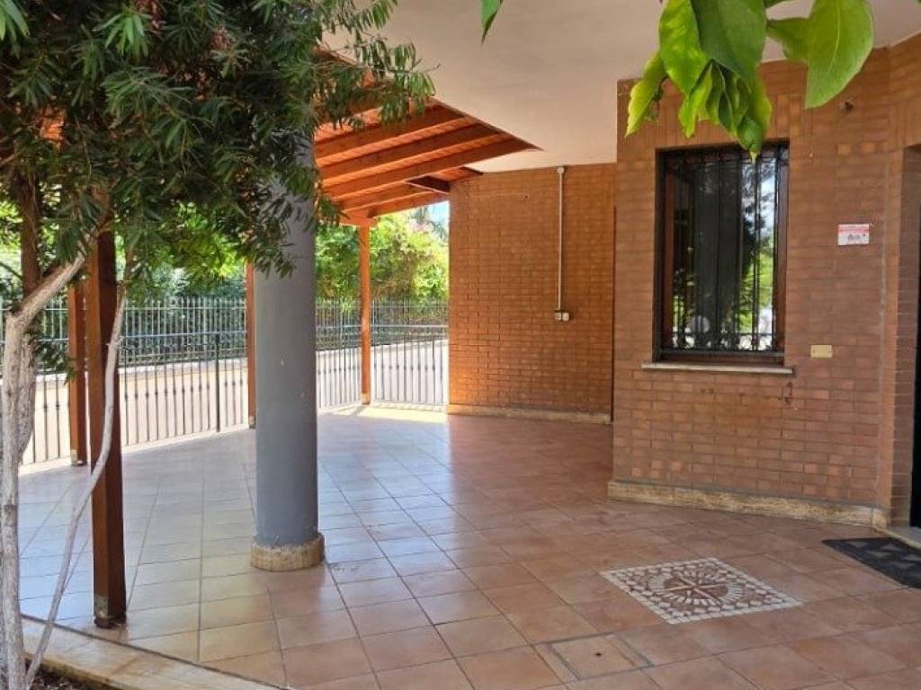 Villa a Latina in Via Guido d'Arezzo, 45 - Foto 4