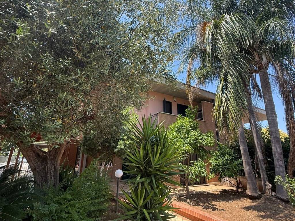 Villa a Latina in Via Guido d'Arezzo, 45 - Foto 5