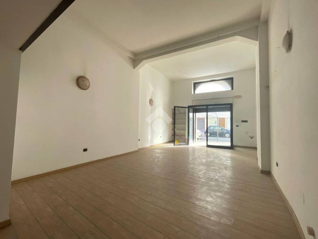 Box / garage a Mesagne in Via Roma, 37 - Foto 2