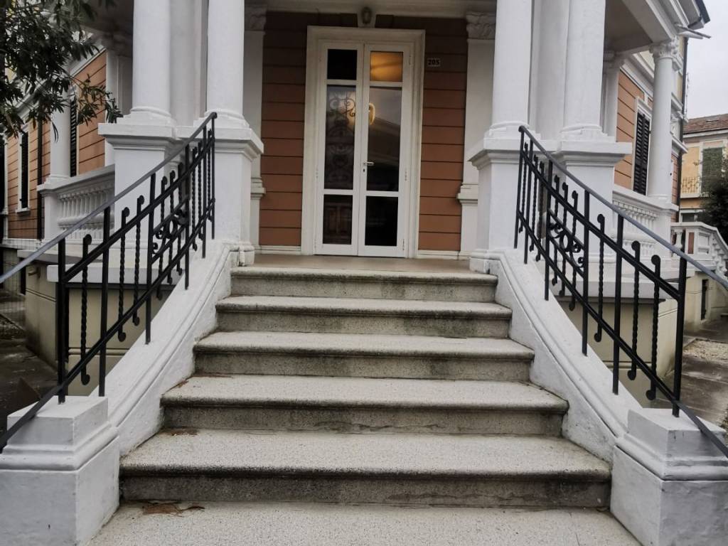Villa a Pesaro in Viale Raffaello Sanzio, 34 - Foto 2