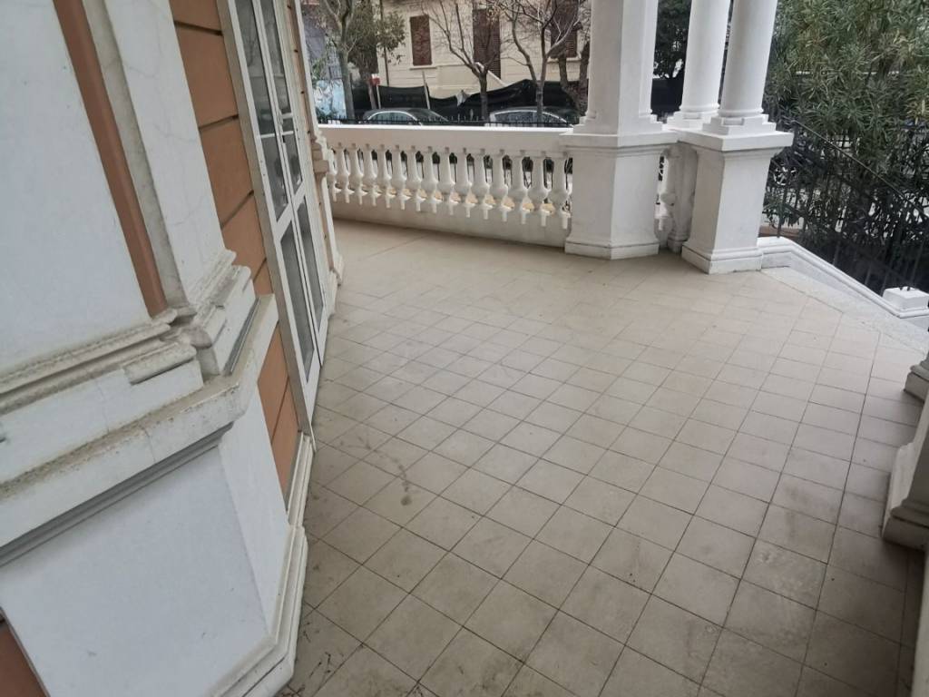 Villa a Pesaro in Viale Raffaello Sanzio, 34 - Foto 3