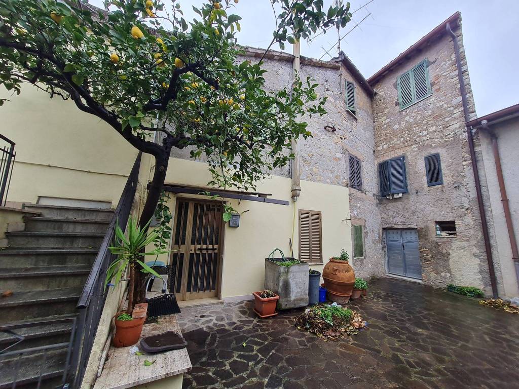 Appartamento a Fara in sabina in Via Roma - Foto 2