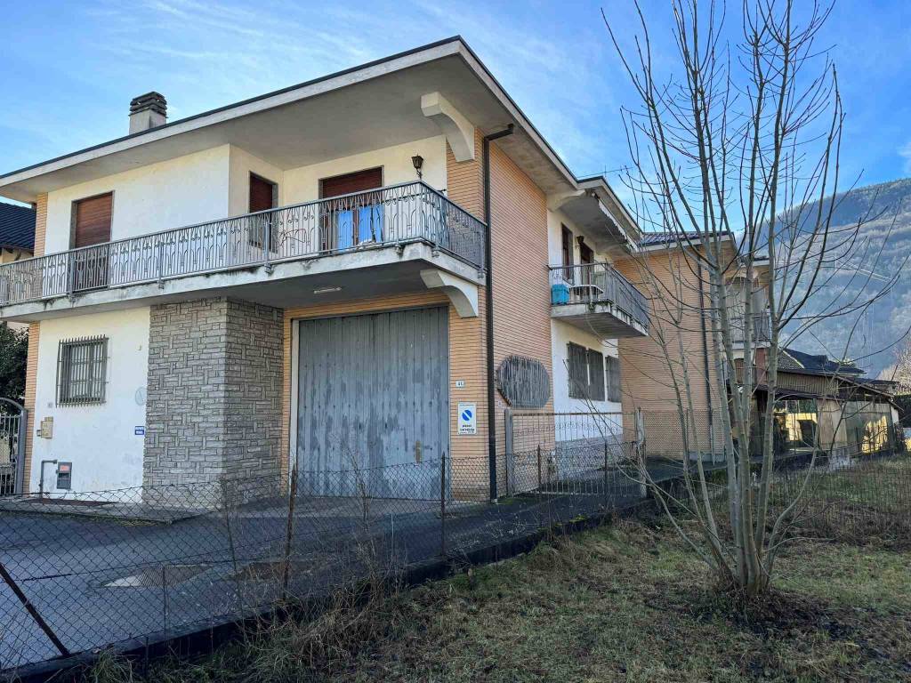 Villa a Domodossola in Via Luigi Einaudi, 41 - Foto 2