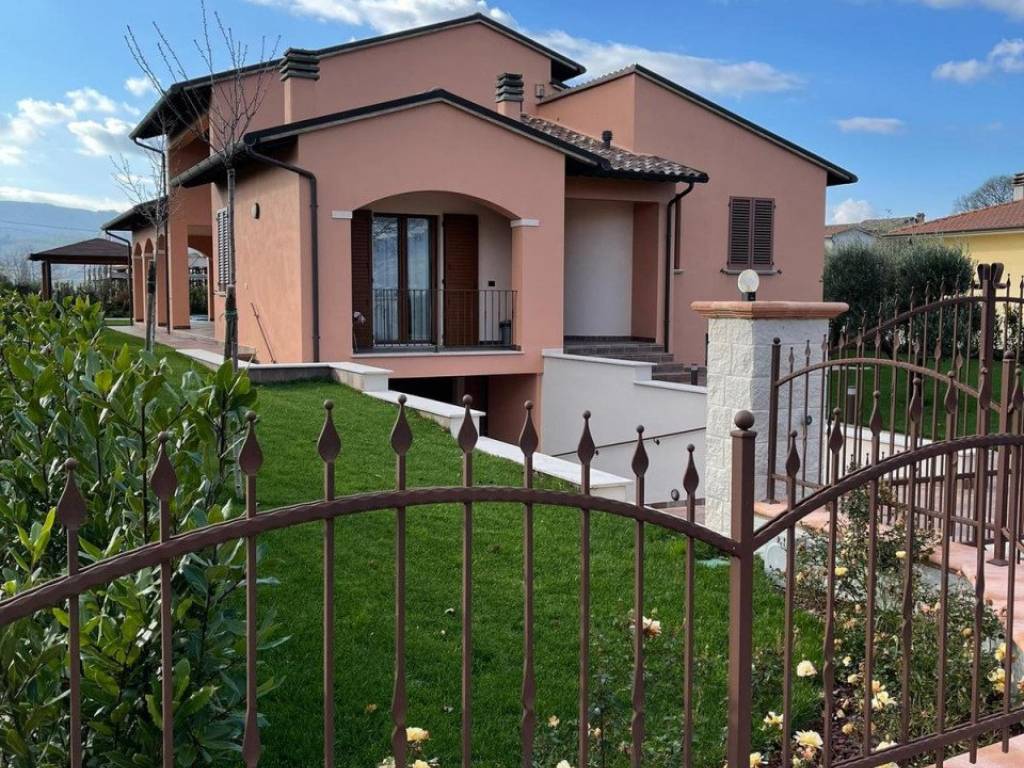 Villa a Bevagna in Via Avelle - Foto 2