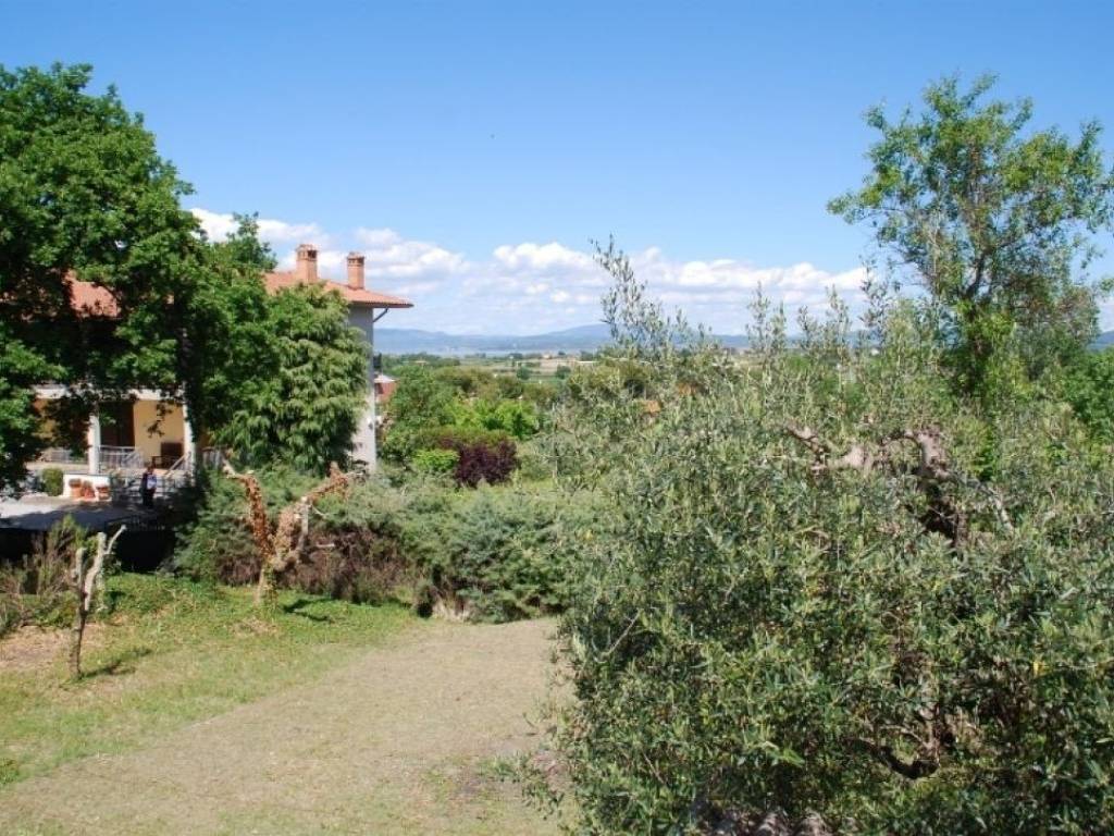 Villa a Castiglione del lago in Via Trasimeno - Foto 2