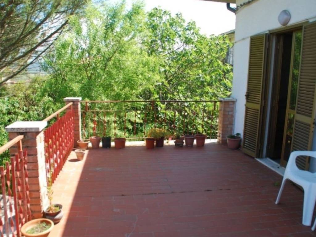 Villa a Castiglione del lago in Via Trasimeno - Foto 4
