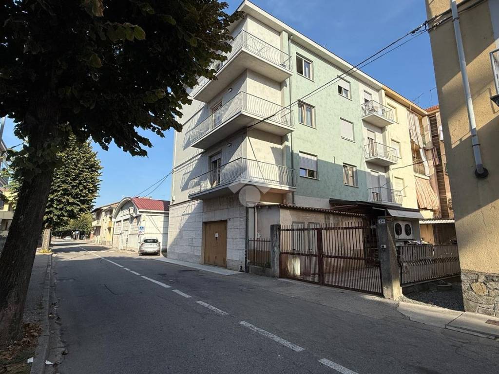 Appartamento a Canelli in Via Aurelio Robino, 32 - Foto 2