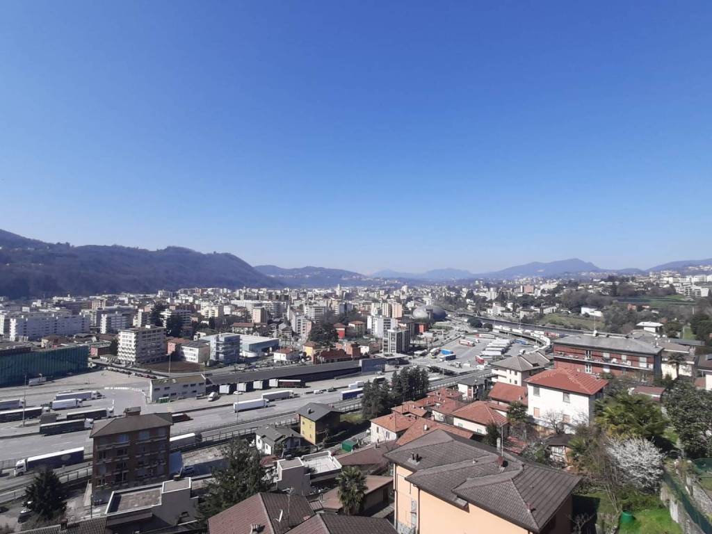 Appartamento a Como in Via Giovanni Papini - Foto 3