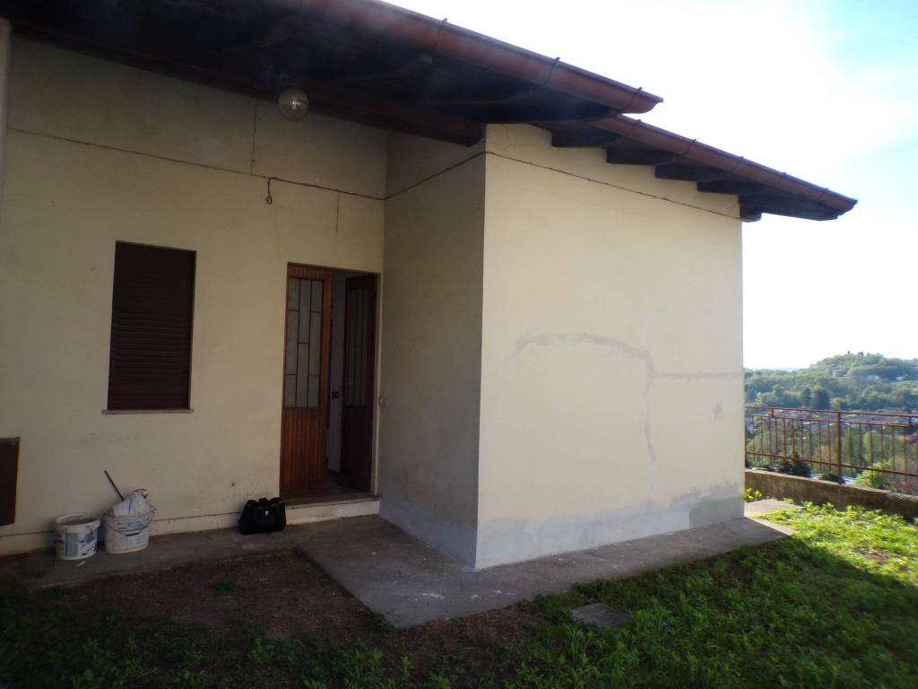 Villa a Besozzo in via cavallotti - Foto 2