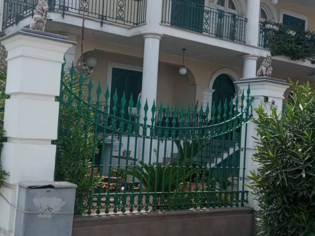 Villa a Castel volturno in Viale Darsena Orientale, 7 - Foto 2