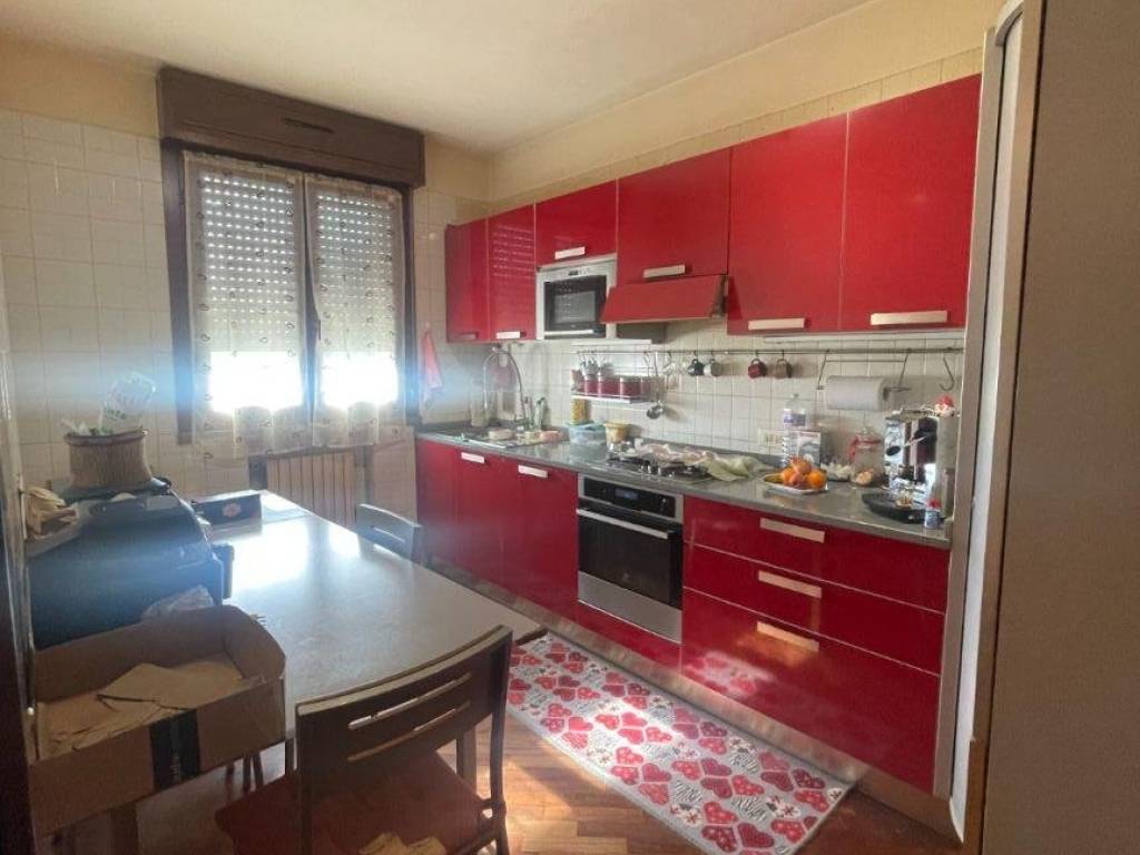 Appartamento a Reggio emilia in Via Martiri di Cervarolo, 39 - Foto 2
