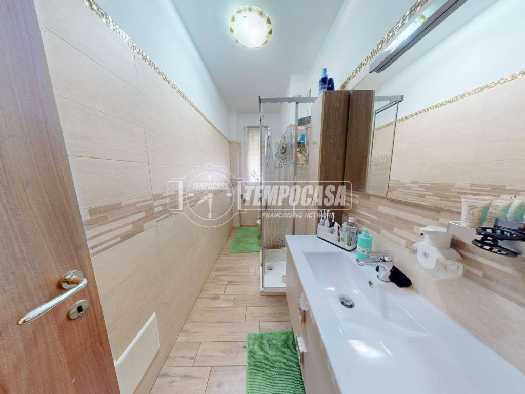 Appartamento a Malnate in Via Doberdò - Foto 4