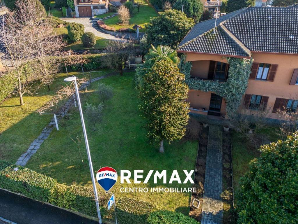 Villa a Buguggiate in Via 25 Aprile - Foto 2