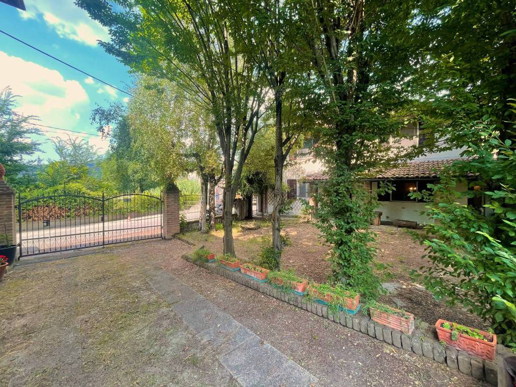 Villa a Momperone in Piazza della Chiesa, 12 - Foto 2