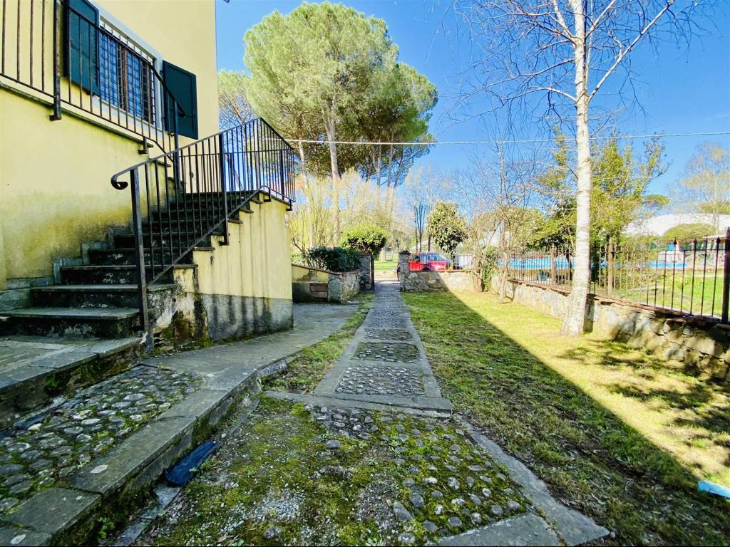 Villa a Lucca in Via Vecchia del Cimitero di Vicopelago, 93 - Foto 3