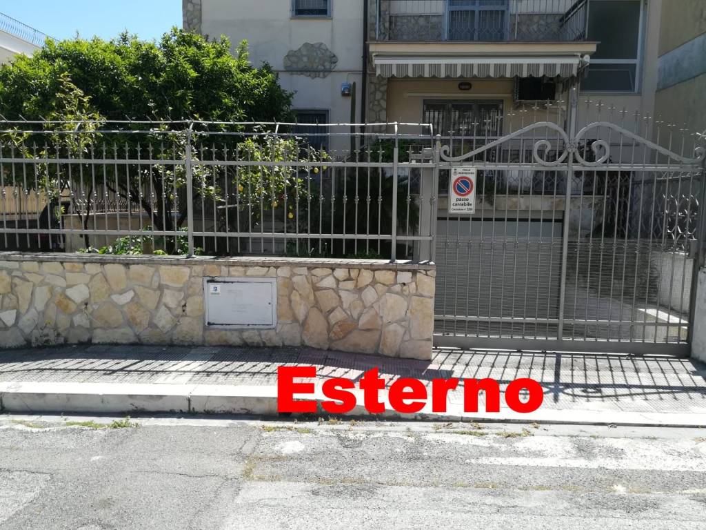 Villa a Manfredonia in Viale Demetrio, 38 - Foto 2