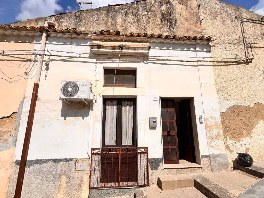 Casa indipendente a Noto in Via Fratelli Ragusa - Foto 2