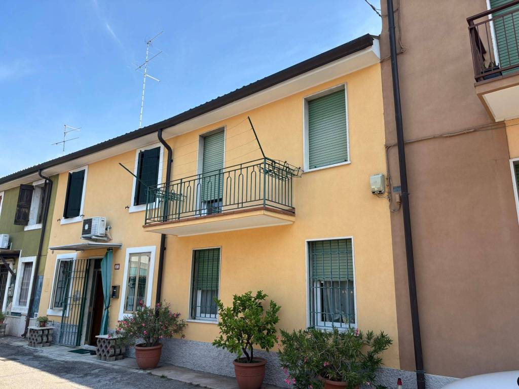 Casa indipendente a Verona in Via Scuderlando, 380 - Foto 2