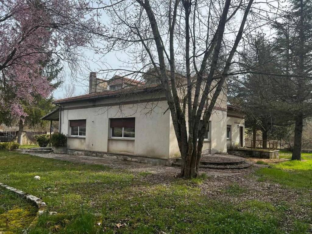 Villa a Tagliacozzo in Via Camerata S.N.C. - Foto 5