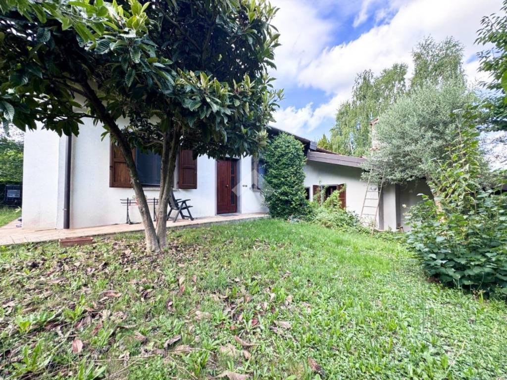 Villa a Moruzzo in Str. dei Prati, 15 - Foto 2
