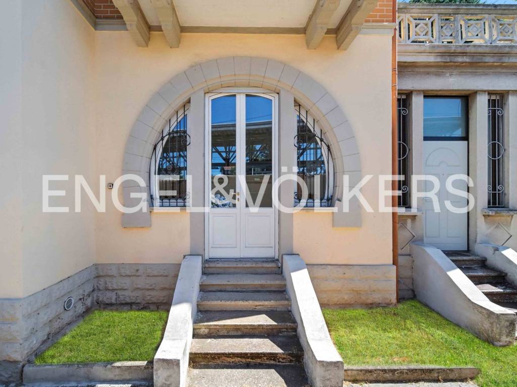 Villa a Tradate in Via Gian Luigi Zucchi, 29 - Foto 2