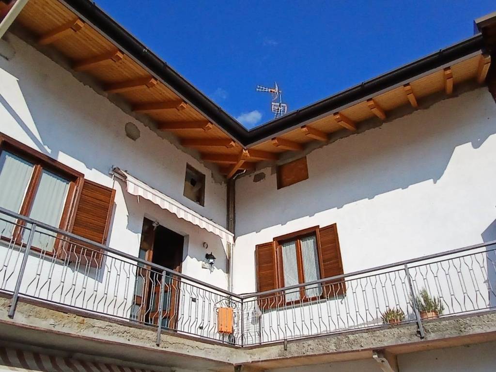 Appartamento a Sumirago in Via Sant'Antonio, 28 - Foto 2