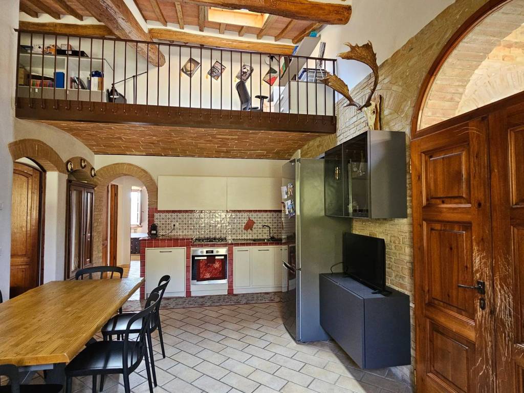 Appartamento a Poggibonsi in Strada Provinciale di San Gimignano - Foto 2