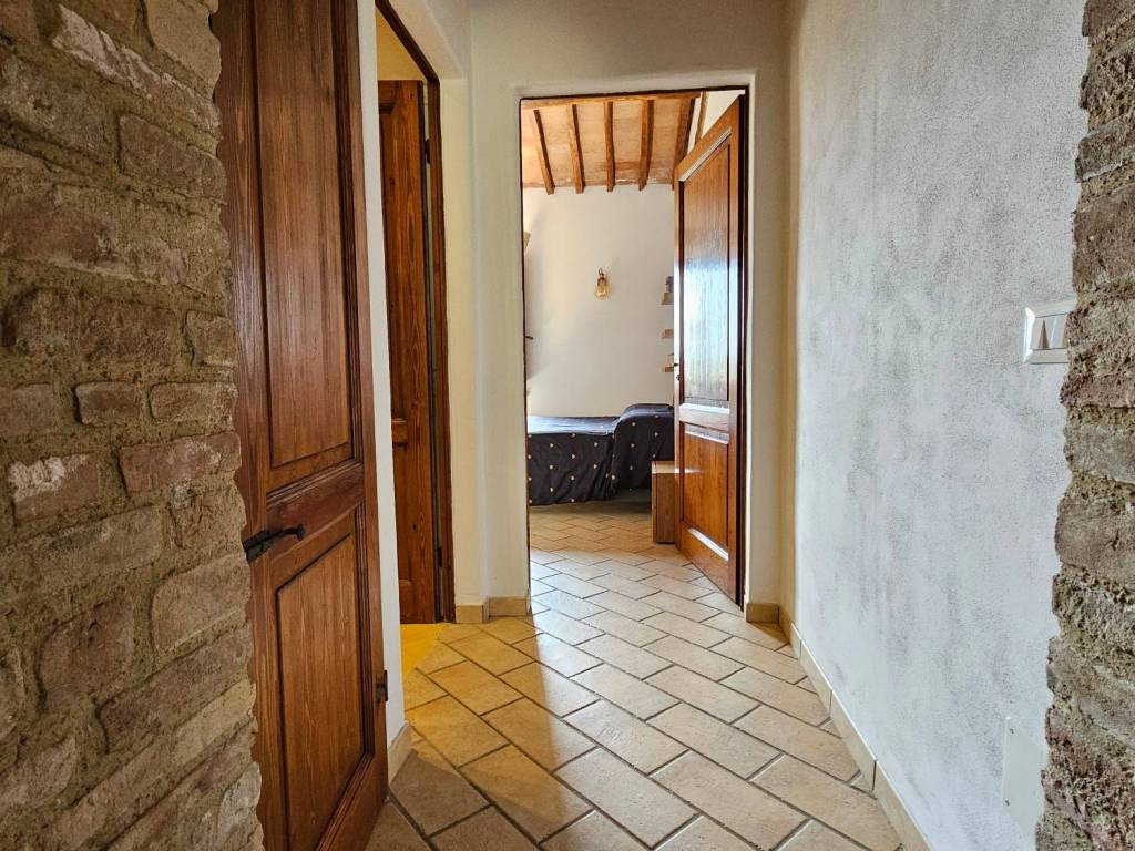 Appartamento a Poggibonsi in Strada Provinciale di San Gimignano - Foto 5