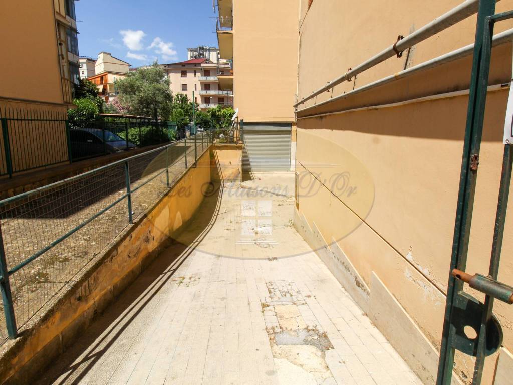 Box / garage a Eboli in Via San Berardino, 22 - Foto 3