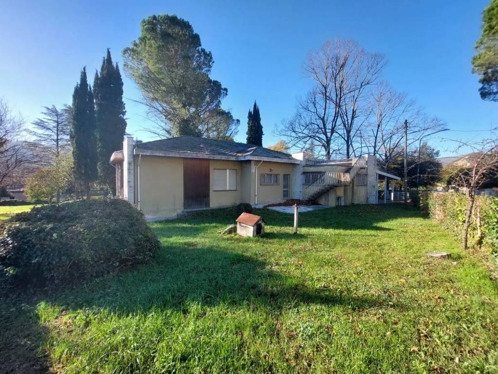 Villa a Sant'angelo in vado in Via Gioacchino Rossini S.N.C. - Foto 2